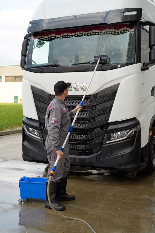 Lampa Truck-Wash, set idrospazzola con manico telescopico, innesto a vite