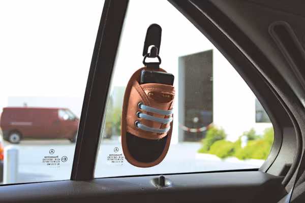 Lampa Sneaker, scarpetta porta-cellulare