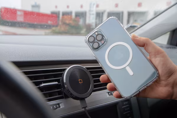 Optiline Mag Wireless Airvent, Porta telefono magnetico per bocchetta d’aerazione con ricarica wireless