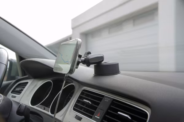Optiline Mag Wireless Orbit, Porta telefono magnetico con ricarica wireless e attacco a ventosa adesiva