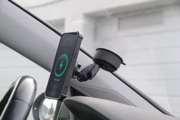 Optiline Mag Wireless Orbit, Porta telefono magnetico con ricarica wireless e attacco a ventosa adesiva