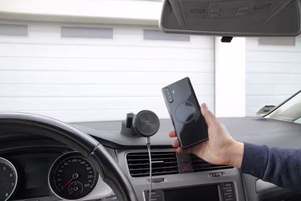 Optiline Mag Wireless Orbit, Porta telefono magnetico con ricarica wireless e attacco a ventosa adesiva