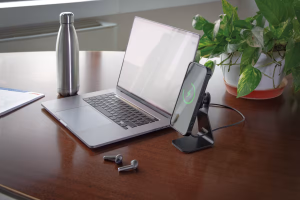 Optiline Mag Wireless Stand, Porta telefono magnetico da casa/ufficio con ricarica wireless