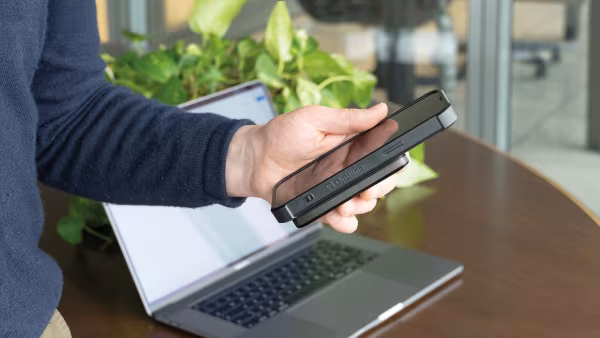 Optiline Mag Power 5000, caricabatterie portatile compatibile con Mag Case Optiline e tecnologia MagSafe